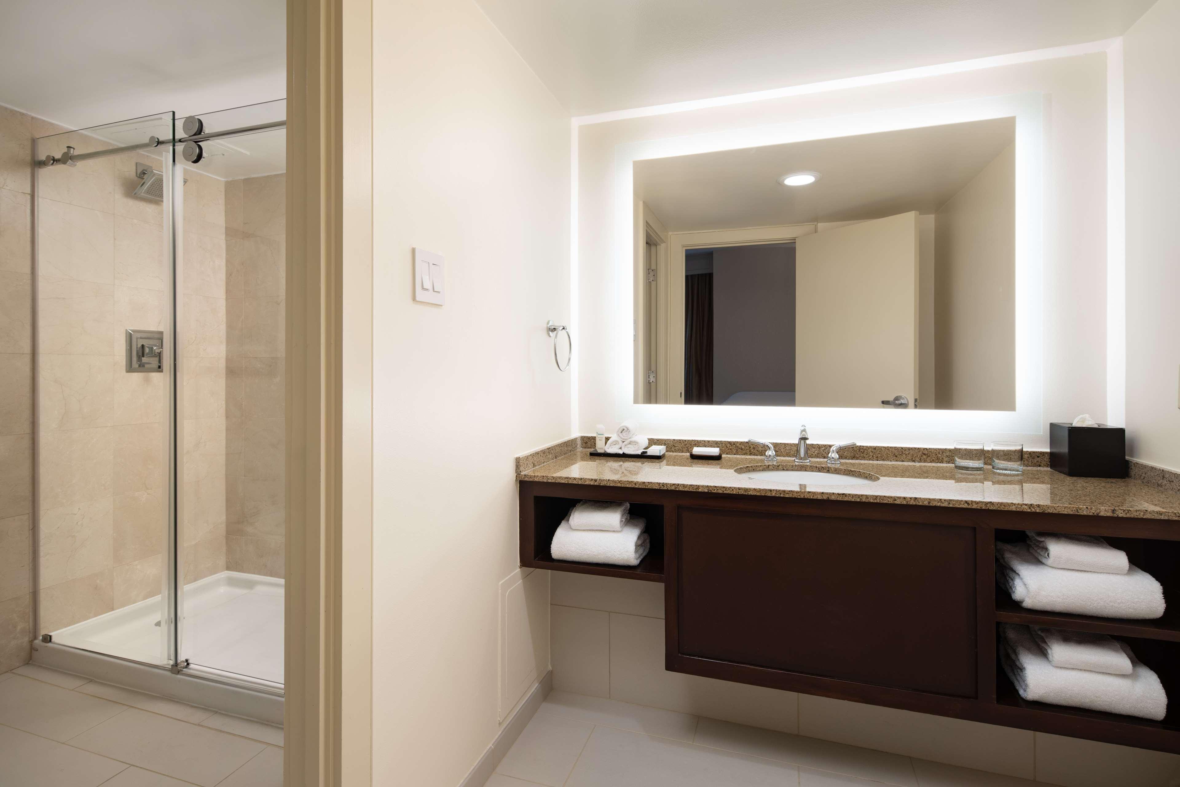 Embassy Suites By Hilton New Orleans Convention Center Exteriör bild