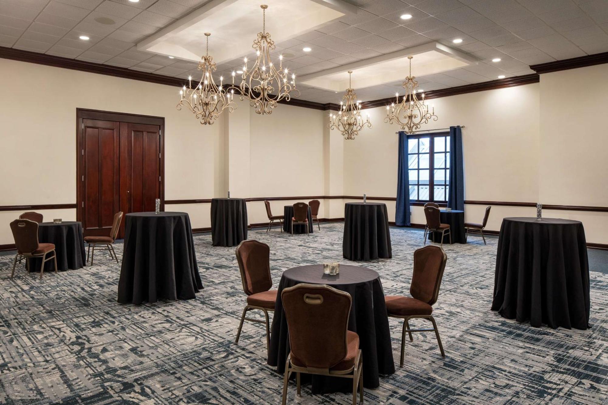 Embassy Suites By Hilton New Orleans Convention Center Exteriör bild